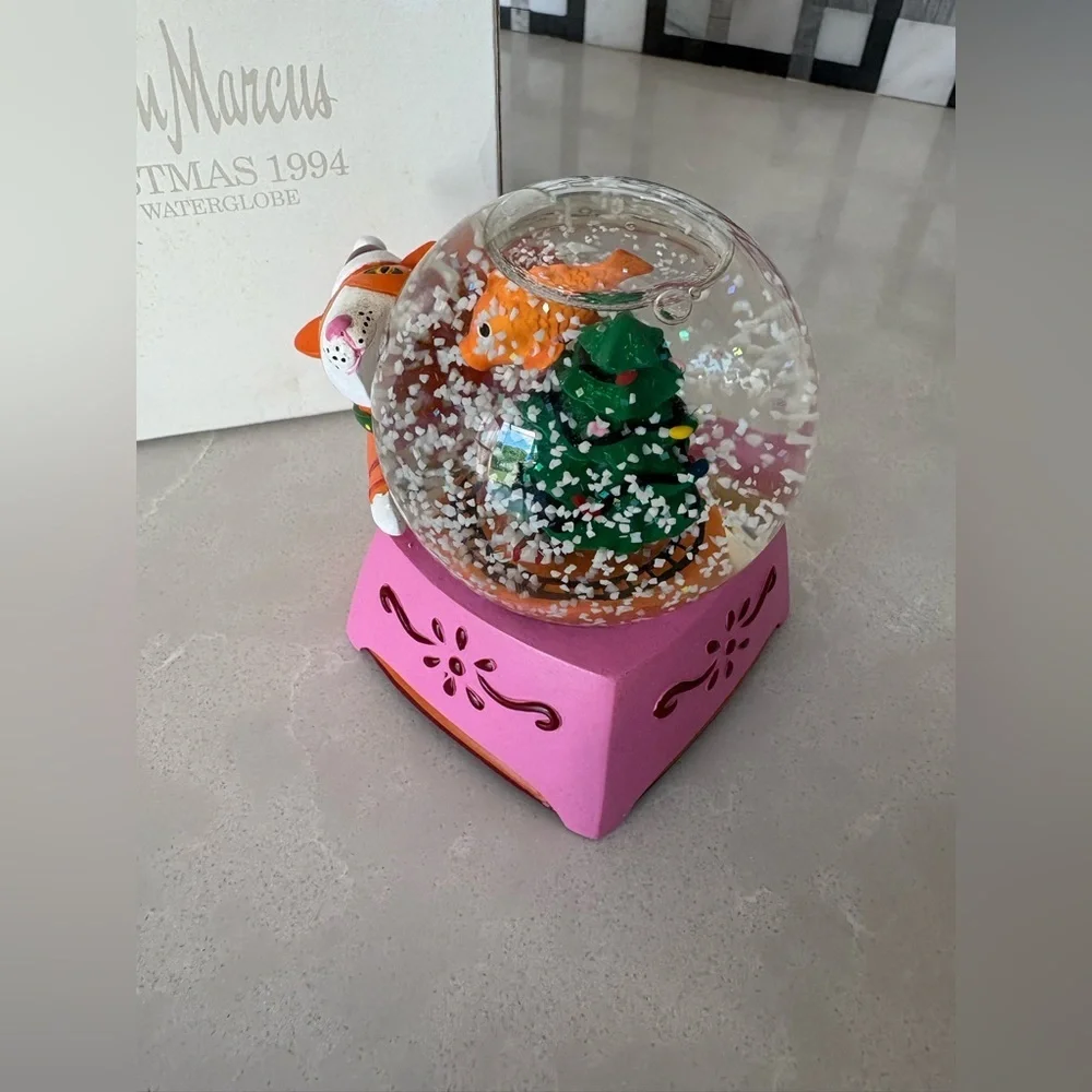 Rare VTG 1994 Neiman Marcus LTD Ed. Cat after Goldfish Snow Globe w/Original Box